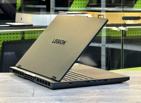 Lenovo Legion Pro 5 16IAX10 5
